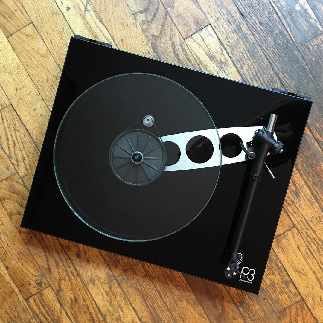 Rega: Planar 3 Turntable w/ Elys 2 - Black