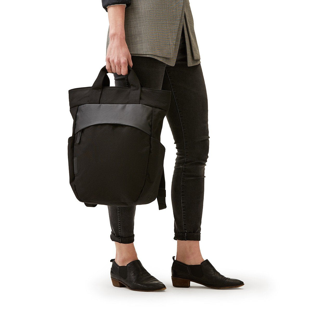 Crumpler: Art Crowd Hybrid Bag - Black - OPEN BOX SPECIAL