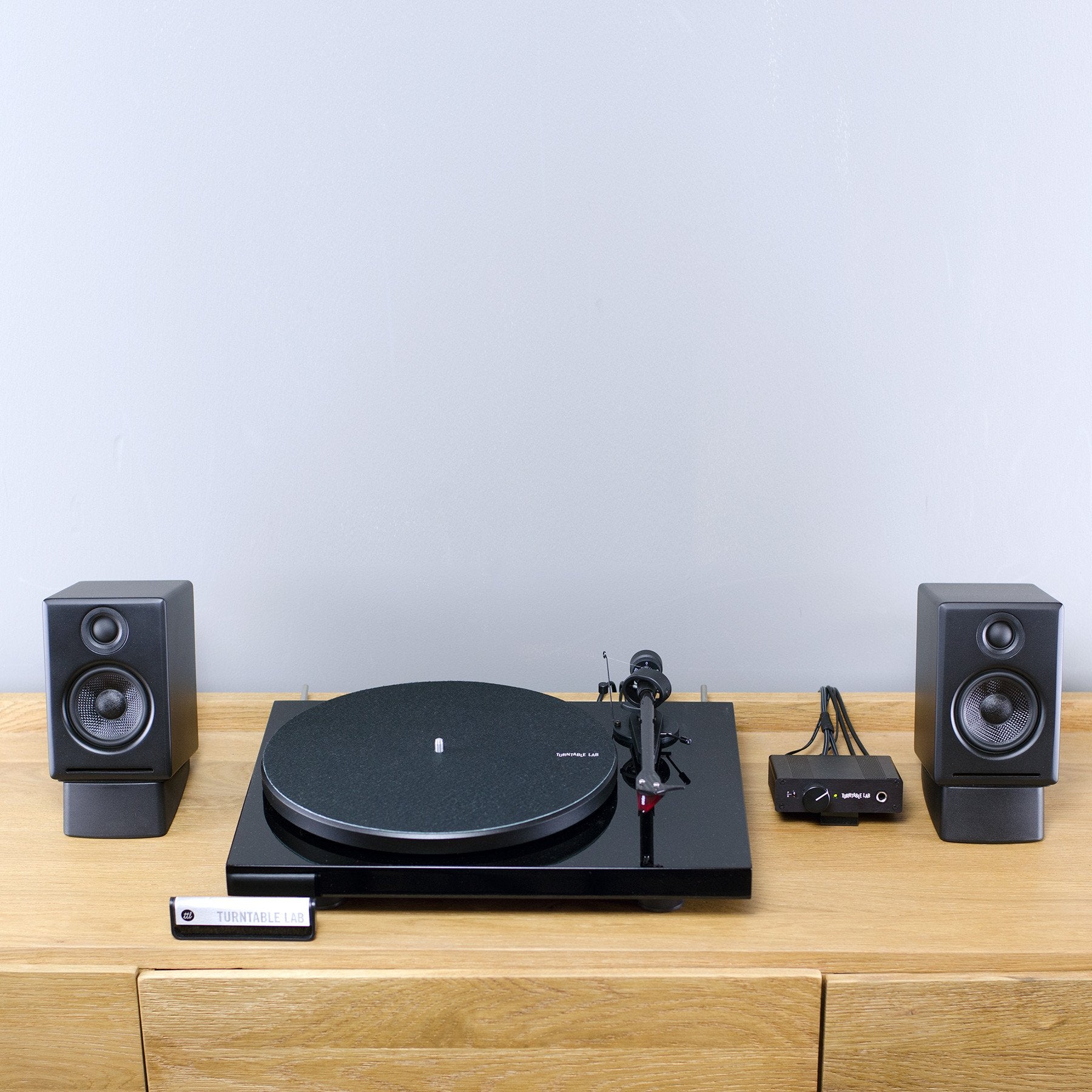 Pro-Ject: Debut Carbon Turntable / PH01 / A2+ Bluetooth Complete Listening Package (TTL Setup)