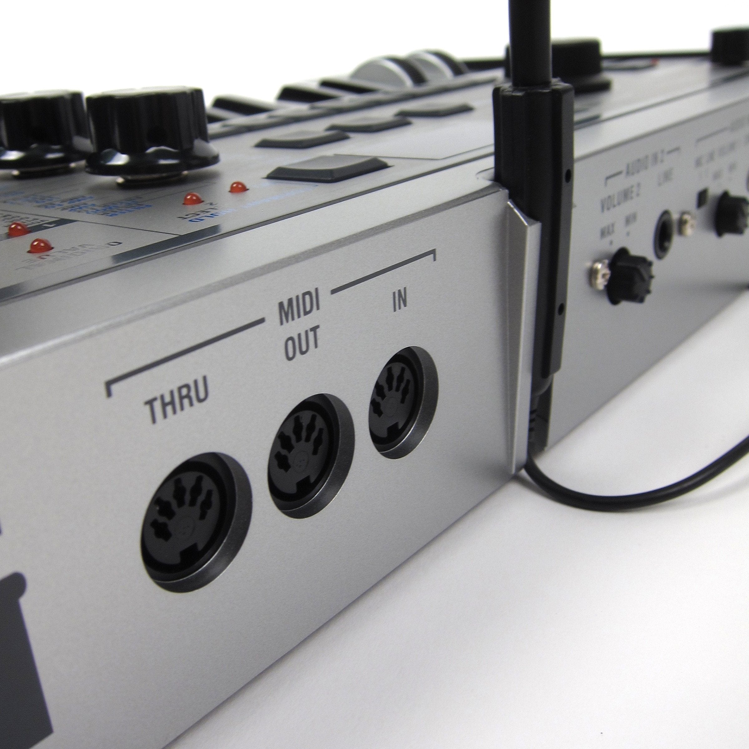 Korg: microKORG Synthesizer - Platinum Limited Edition