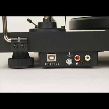 Pro-Ject: Debut Carbon DC USB Turntable Outputs