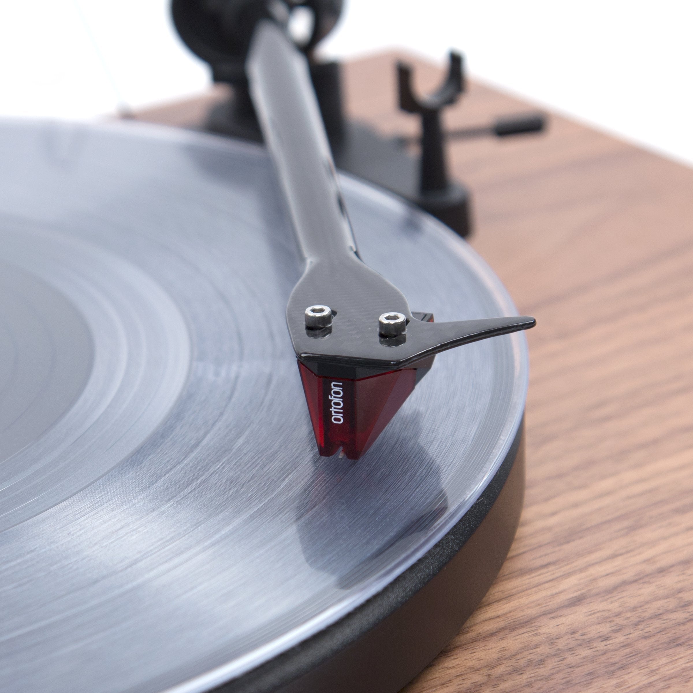 Pro-Ject: Debut Carbon DC Turntable - Walnut