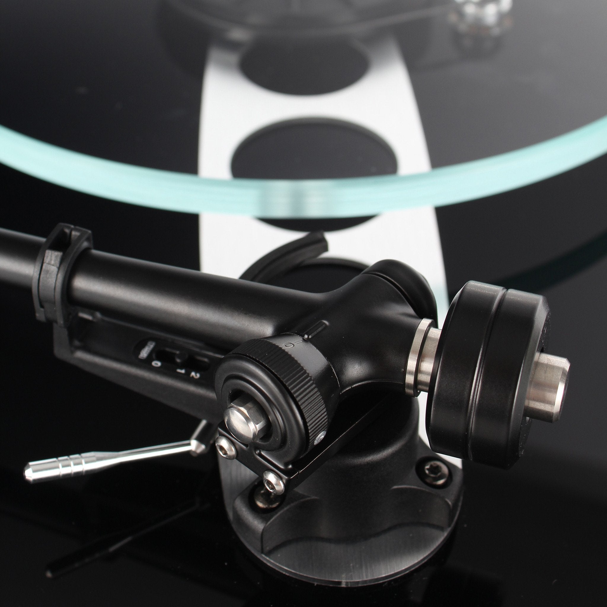 Rega: Planar 3 Turntable w/ Elys 2 - Black