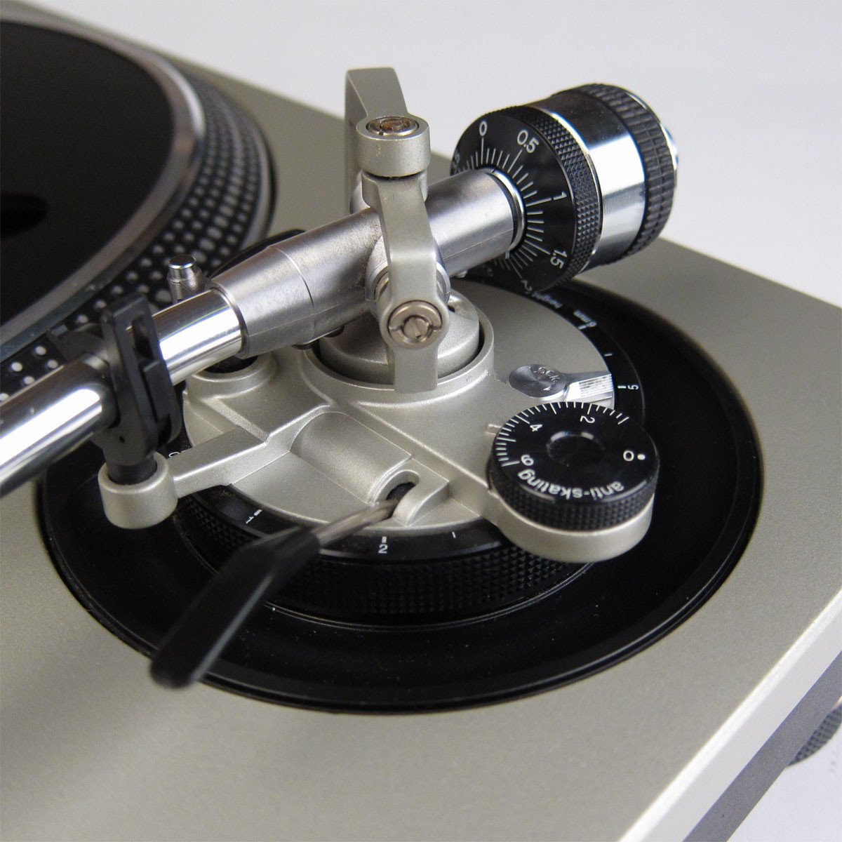 Technics: SL-1200MK5 Turntable - MCC Refurbished tone arm